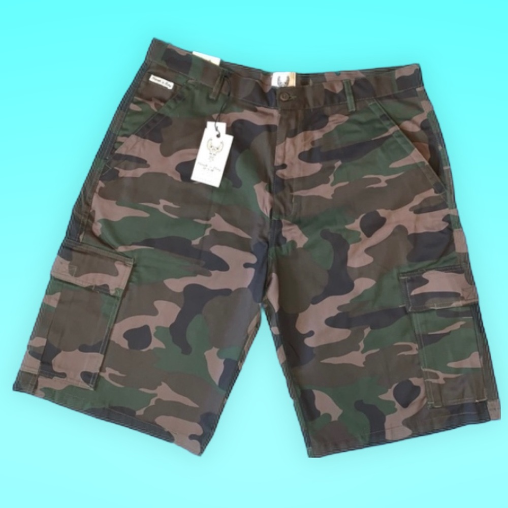 Camo Cargo Shorts Size 40 NWT